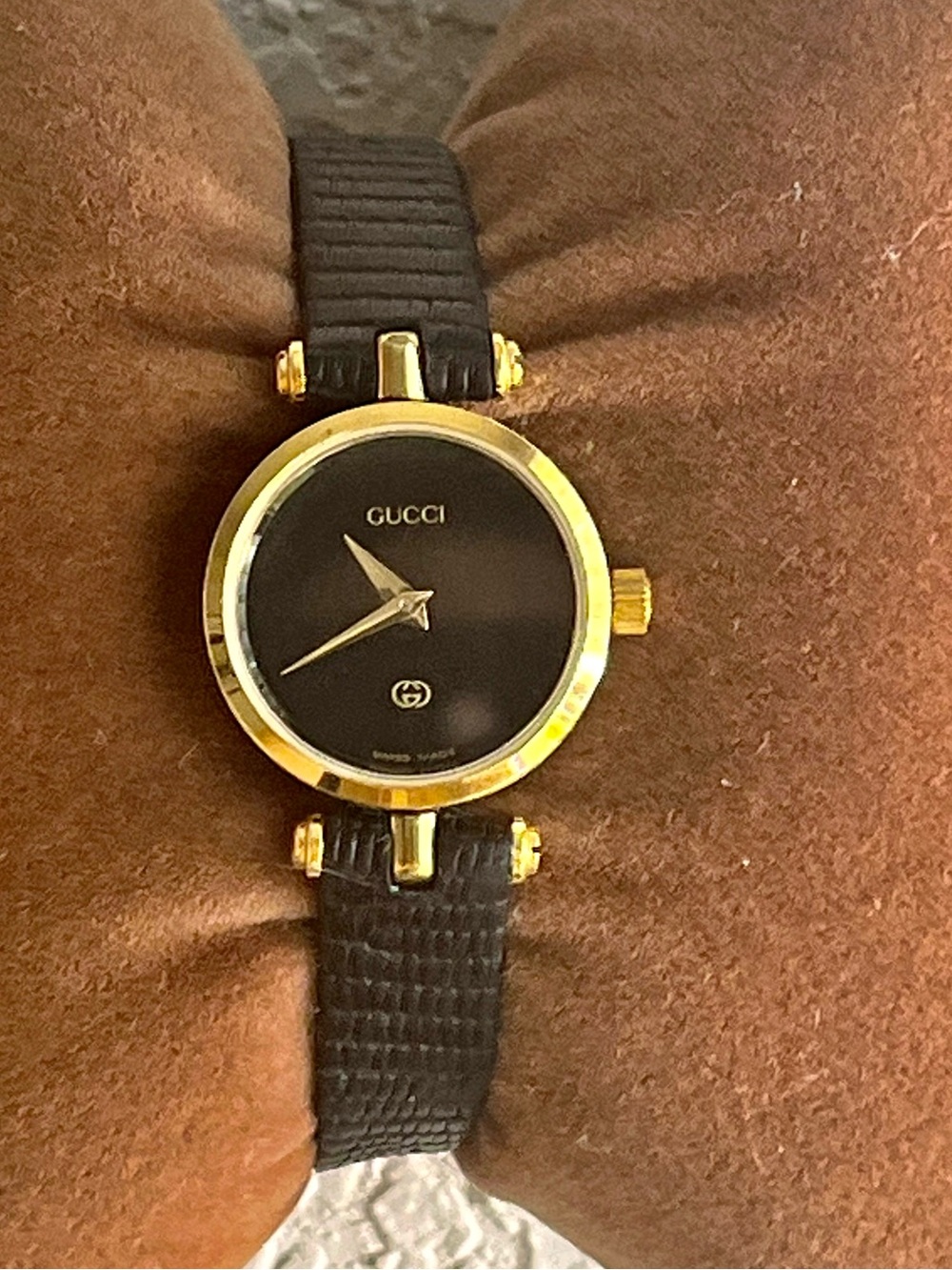 GUCCI 2000L black Vintage “Stacked” Case Ladies Watch.